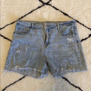 High waisted distressed Old Navy jean shorts